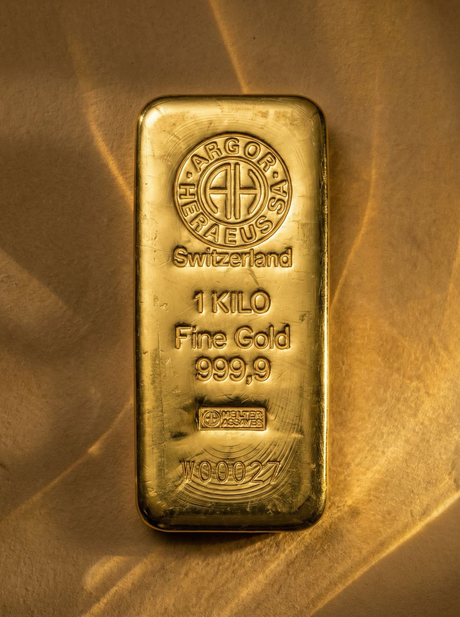A one kilo cast gold bar